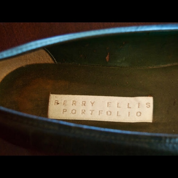 VINTAGE! Berry Ellis Portfolio Flats - Picture 2 of 3